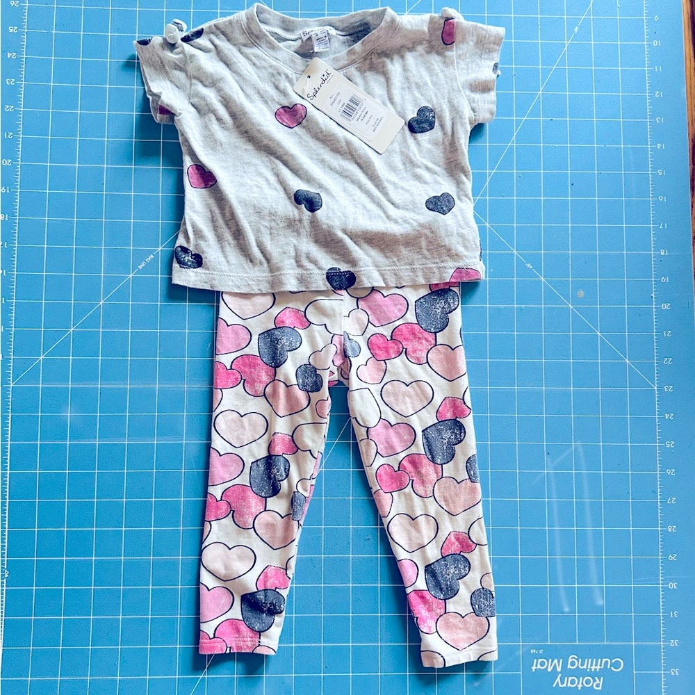 NWT Baby Girl Sz 12-18m Splendid Gray & White Heart Print Top & Leggings Set